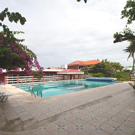 Oyo 853 Malapascua Beach And Dive Resort Esterno foto